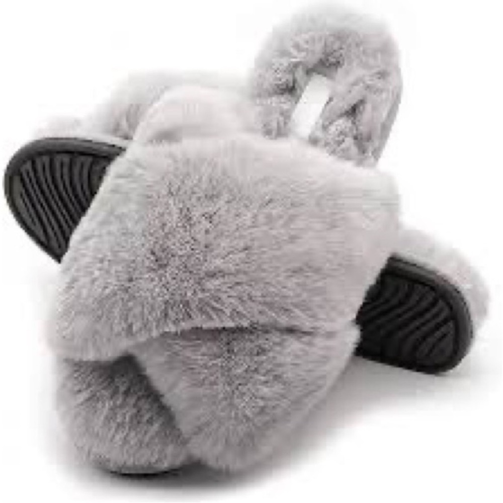 NWT FamilyPort Fluff Faux Fur Cross Band Slide Slippers in Silver